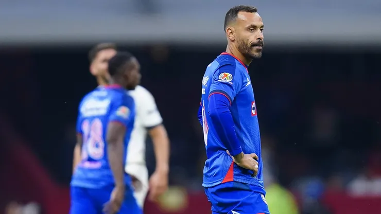 Cruz Azul busca liberar espacios para nuevos refuerzos.