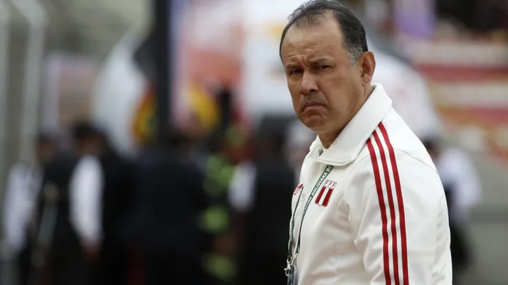 Juan Reynoso ya no es DT de Perú.