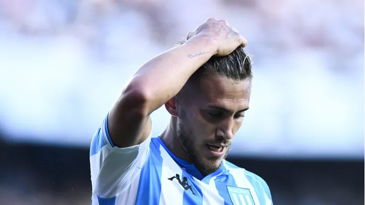 La llegada del futbolista argentino ha generado debates sobre la viabilidad de su fichaje y la necesidad de un lateral izquierdo.
