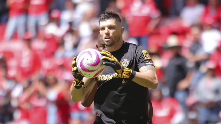 La extraña manera en la que Cruz Azul gestiona el fichaje de Tiago Volpi