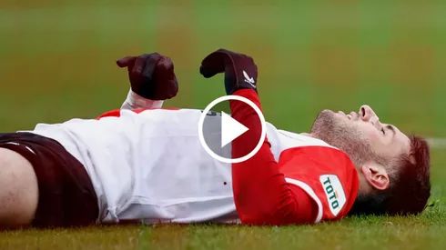 El internacional mexicano anotó el gol del descuento en la derrota del Feyenoord 1-2 ante el PSV Eindhoven.