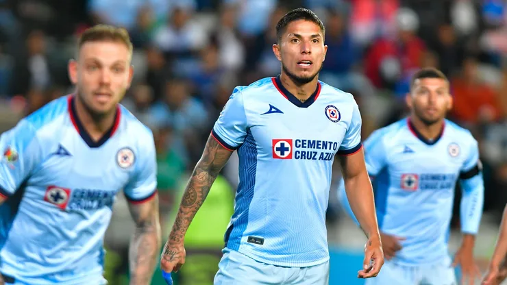 Carlos Salcedo podría salir de Cruz Azul.