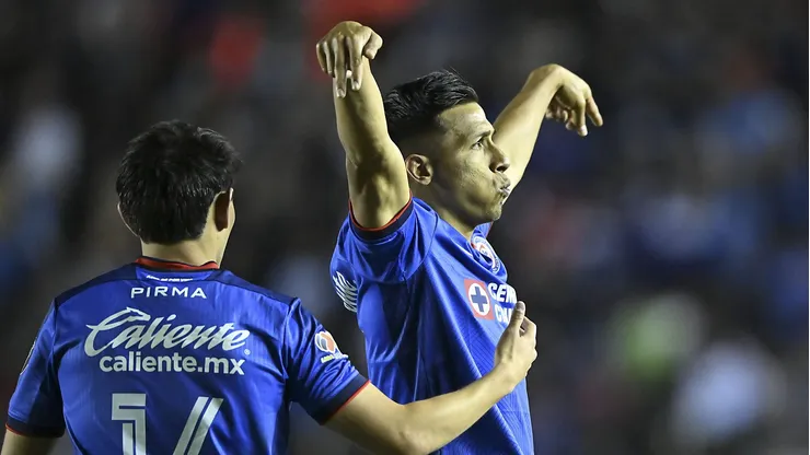 El delantero mexicano sigue encendido y anota su segundo gol del campeonato en un nuevo triunfo de los celestes.