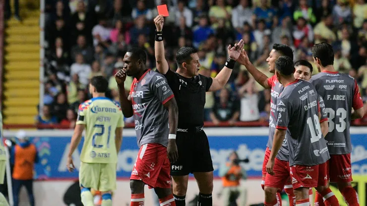 Diber Cambindo fue expulsado en Necaxa.