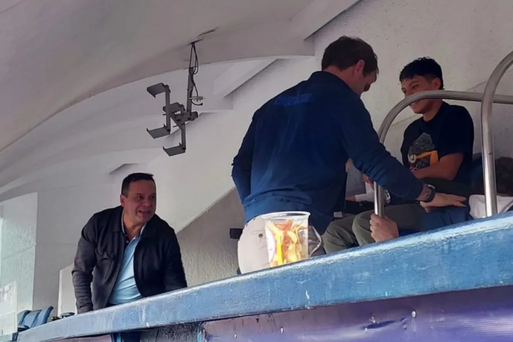 Víctor Velázquez presente en el ex Estadio Azul. (Foto: Vamos Azul)