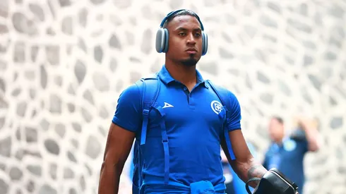 El defensor colombiano cumple 27 años este martes 23 de enero pero la afición exige resultados.