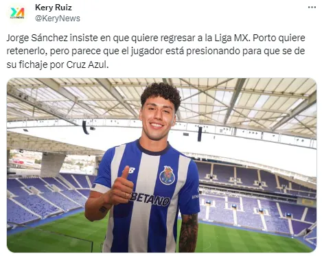 Jorge Sánchez presiona en favor de Cruz Azul. (@KeryNews)