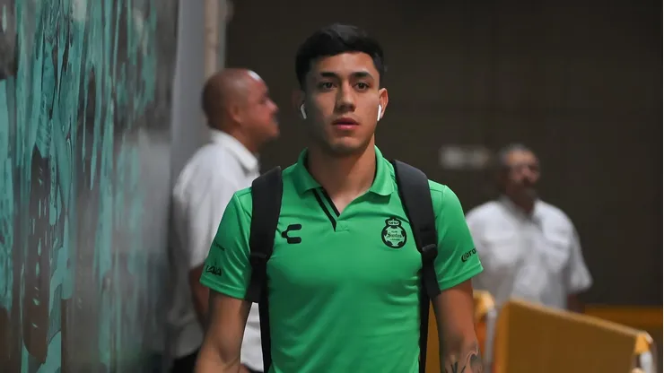 Los cementeros buscaron al lateral mexicano pero se terminaron inclinando por Camilo Cándido, quien aún no ha rendido según lo esperado.