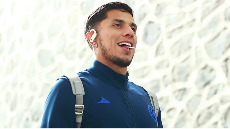 Carlos Salcedo volvería a jugar con Cruz Azul.