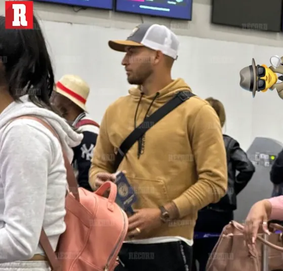 Juan Escobar en el aeropuerto (cortesía El Francotirador)
