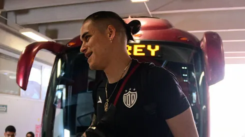 El defensor mexicano se ha convertido en un referente del Necaxa mientras que los cementeros deshojan la margarita por la salida de Escobar.