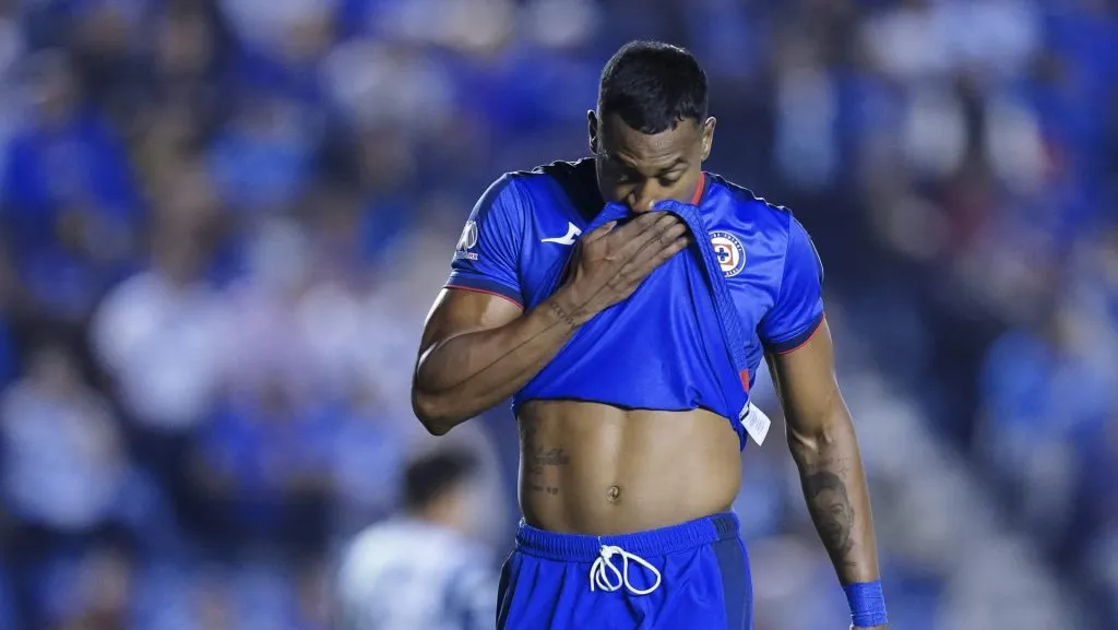 El defensor colombiano se mostró contundente sobre la ausencia del jugador paraguayo.