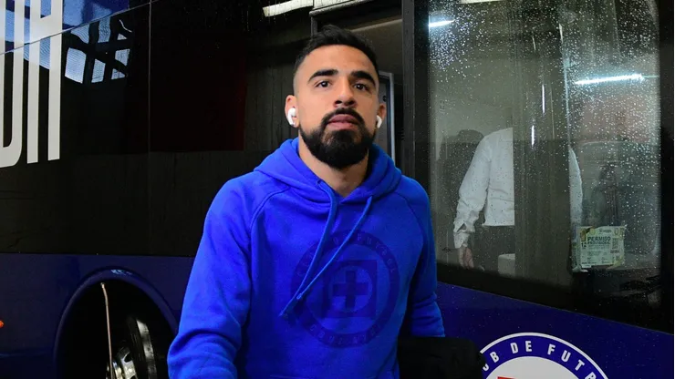 El defensor no cuenta para el entrenador argentino y aún así fue inscrito en los registros de la Liga MX.