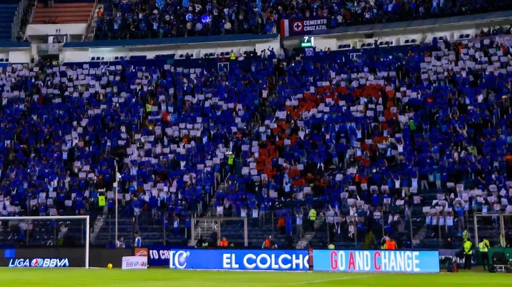 Ciudad de México a 13 de enero de 2024. Mural para celebrar el 60 Aniversario del ascenso a primera división del Cruz Azul, durante el partido correspondiente a la jornada 1 del torneo Clausura 2024, entre la Maquina Celeste del Cruz Azul y los Tuzos del Pachuca, realizado en el Estadio Azul. Foto: Imago7/ Eloisa Sánchez