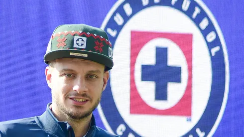 El entrenador argentino pasa por sus horas más complicadas desde que asumió por su conflicto con Juan Escobar.