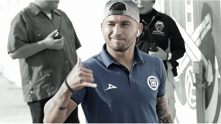 Juan Escobar estaría fuera de Cruz Azul.