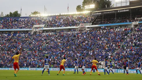 El Estadio Azul vuelve a estar repleto de aficionados Cementeros.