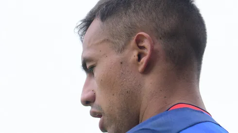 El delantero chileno sigue sin encontrar nuevo club y trata de mantenerse en forma.