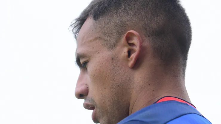 El delantero chileno sigue sin encontrar nuevo club y trata de mantenerse en forma.
