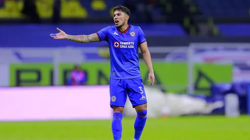El complicado caso de Carlos Salcedo en Cruz Azul