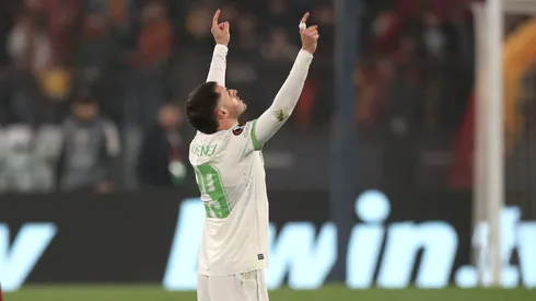 El canterano de Cruz Azul vive uno de sus momentos más bajos desde que es jugador del Feyenoord y la prensa lo tiene en el punto de mira.