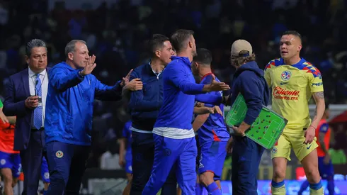 El delantero uruguayo se vio envuelto en el conato de bronca en el Clásico Joven y sus acciones quedaron impunes.