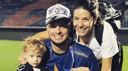 Anselmi con su esposa e hijo.