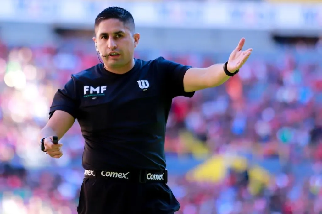 Óscar Mejía será el silbante central en el Clásico Joven. (Foto: Imago7)