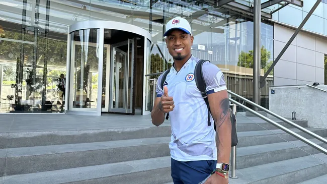 A pesar de la suspensión, Willer Ditta viajó con Cruz Azul. (Imago 7)