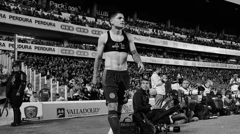 El delantero uruguayo sufrió una rotura de ligamentos hace dos jornadas y todavía no ha pasado por el quirófano.