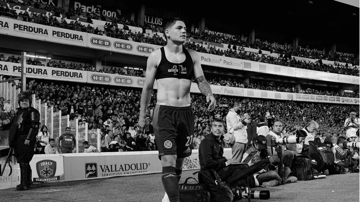 El delantero uruguayo sufrió una rotura de ligamentos hace dos jornadas y todavía no ha pasado por el quirófano.