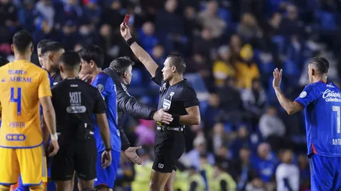 El defensor de Cruz Azul fue uno de los expulsados tras la gresca final en el duelo ante los Tigres UANL en el Estadio Ciudad de los Deportes.