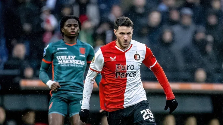 Santiago Giménez volvió a la titularidad con el conjunto de Rotterdam pero no consiguió anotar. Wieffer se erigió como el héroe del encuentro.