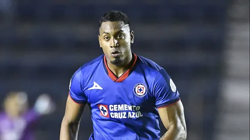 Willer Ditta vio la roja sobre el final contra Tigres.