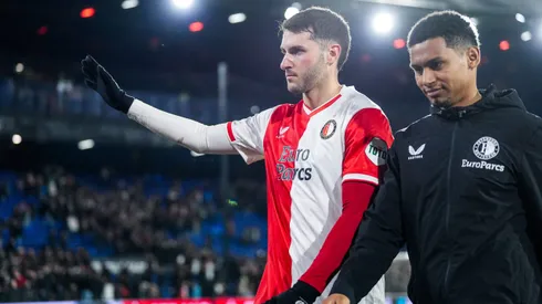 Santi Giménez volverá a jugar en la Eredivisie.