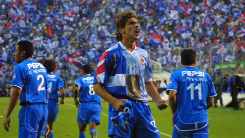Sebastián Abreu, en festejo de gol con Cruz Azul.