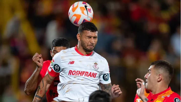 El defensor paraguayo no las ha tenido todas consigo desde su llegada a los Diablos Rojos.