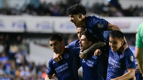 El futbolista uruguayo se perdió el último compromiso de los cementeros por el fallecimiento de su madre.