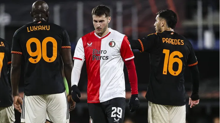 El canterano de Cruz Azul superó sus dolencias musculares y jugó casi media hora del Feyenoord vs. Roma de la Europa League.