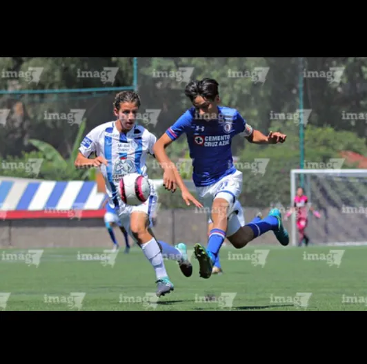 Luis Iturbide en un partido con la cantera cementera