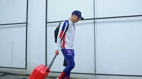 El defensor mexicano volvió a medirse ante los que fueron sus compañeros y la afición no lo perdonó.