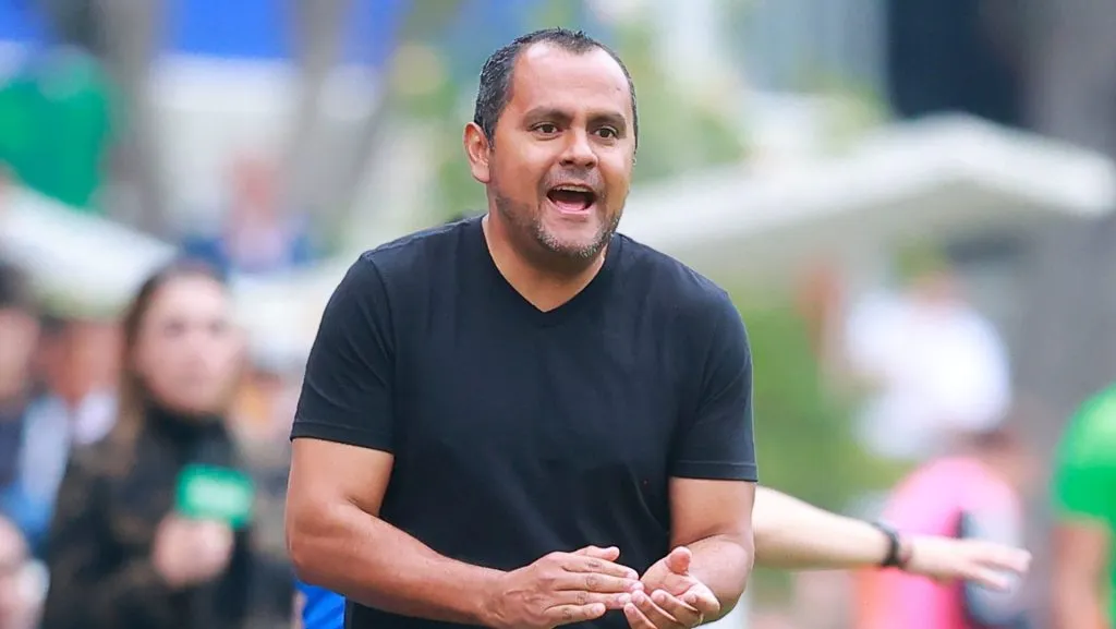 José Cevada, contra las cuerdas en el proyecto de Cruz Azul Femenil