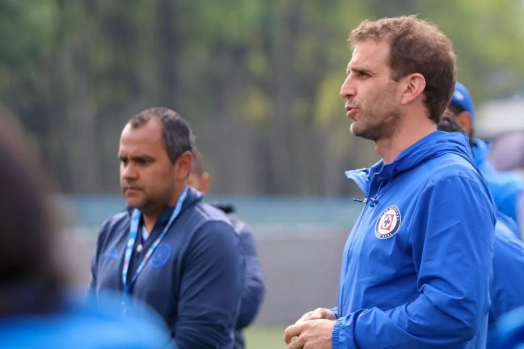 Iván Alonso tiene una brava misión con Cruz Azul Femenil.