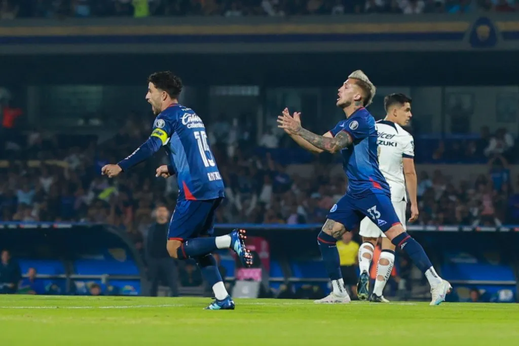 Nacho Rivero celebra el gol de Cruz Azul que después sería anulado. (Foto: Imago7)