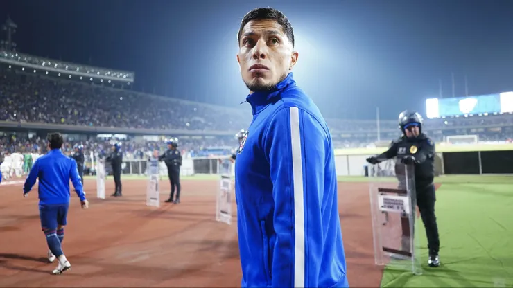 Carlos Salcedo sorprendió en nueva posición.