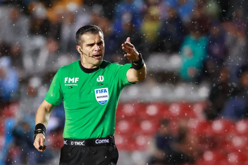 El polémico árbitro que estará a cargo del Pumas vs. Cruz Azul (Imago 7)