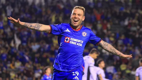 Rotondi firmó un doblete en el Clásico Joven.