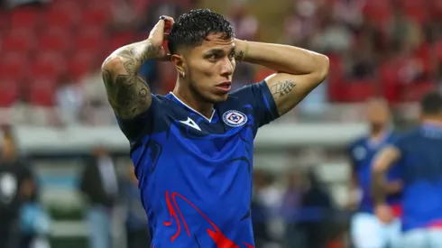 La afición volvió a estar ardida con Carlos Salcedo en Cruz Azul