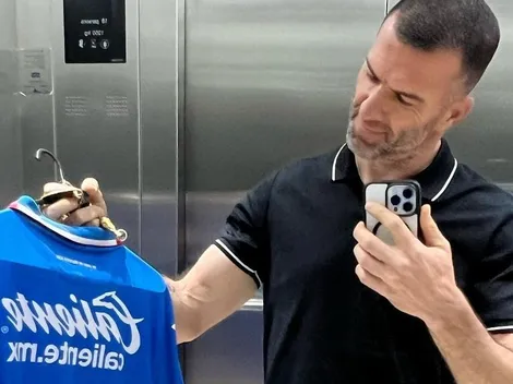 La valiosa colección de playeras que tiene Tito Villa