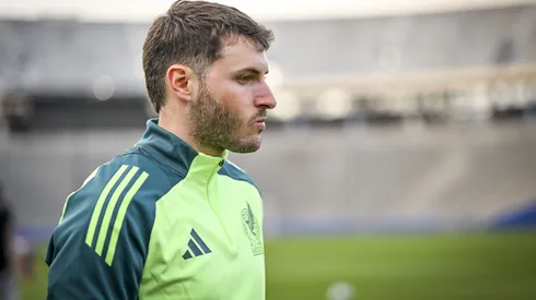 Santiago Giménez no jugó con el Tri.